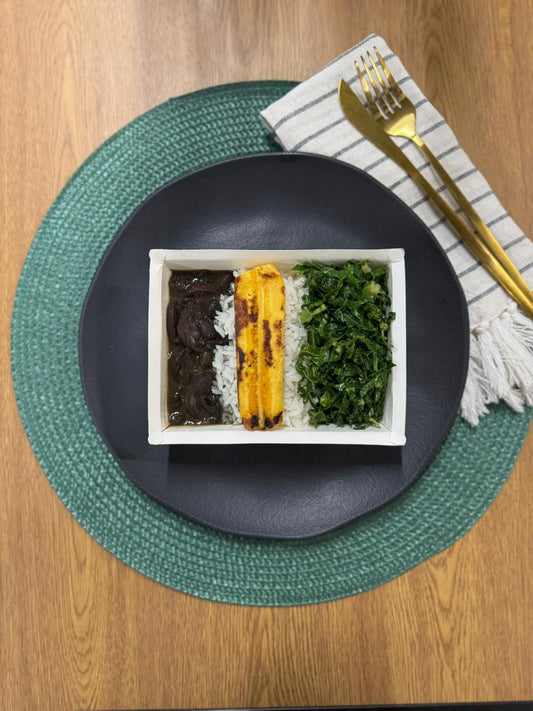 Feijoada Fit + arroz branco + couve manteiga + banana da terra