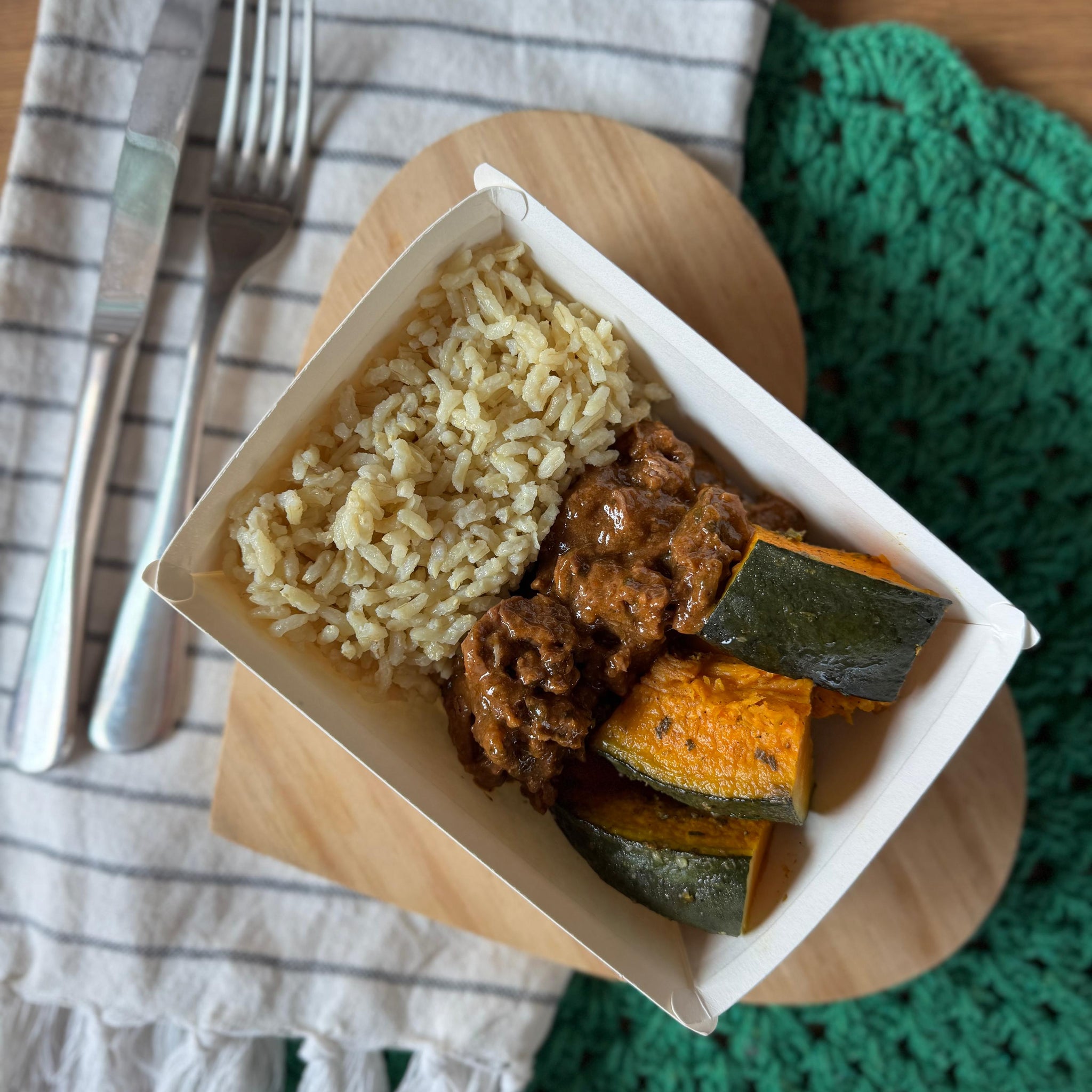Patinho em Tiras ao Molho Madeira + Arroz + Abóbora Cabotia Assada