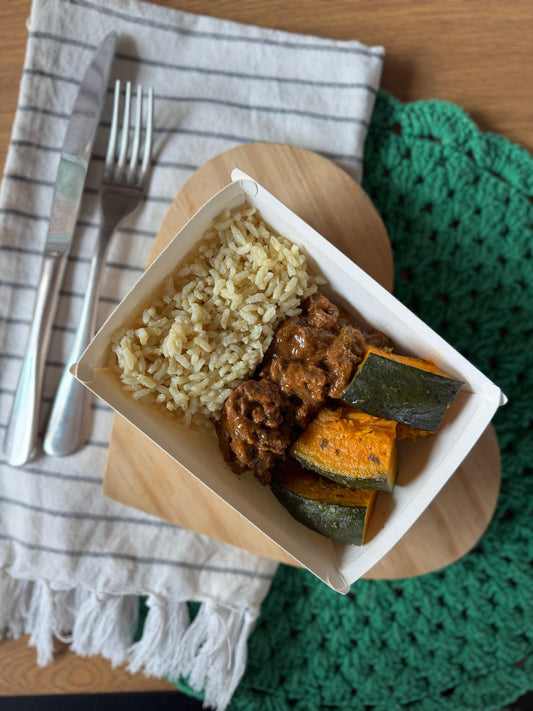 Patinho em Tiras ao Molho Madeira + Arroz + Abóbora Cabotia Assada