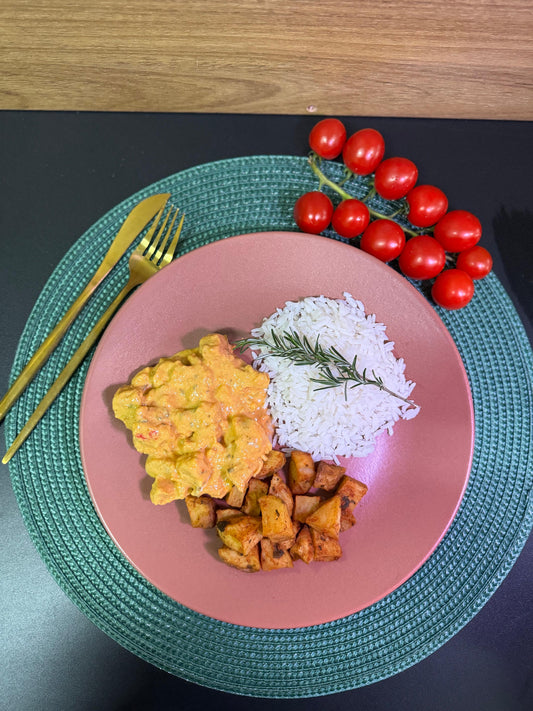 Strogonoff de frango + arroz branco + batata rústica