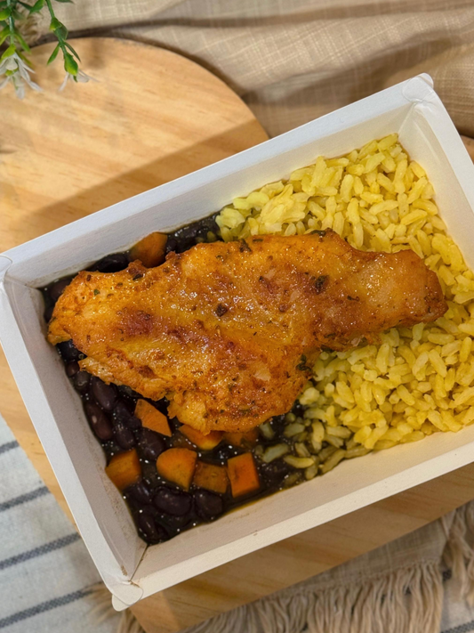 Filé de Frango + Arroz + Feijão Preto com Cenoura